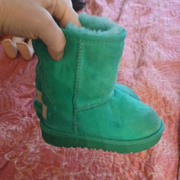 UGG Kids Vibrant Green Boots - Picture 3 of 6